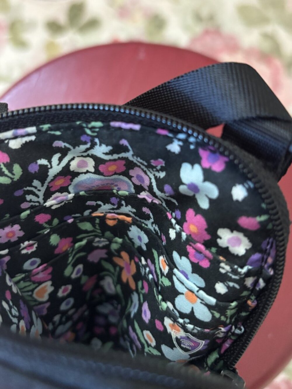 Vera Bradley Black Nylon RFID Crossbody Wallet Bag Like New - Picture 3 of 3
